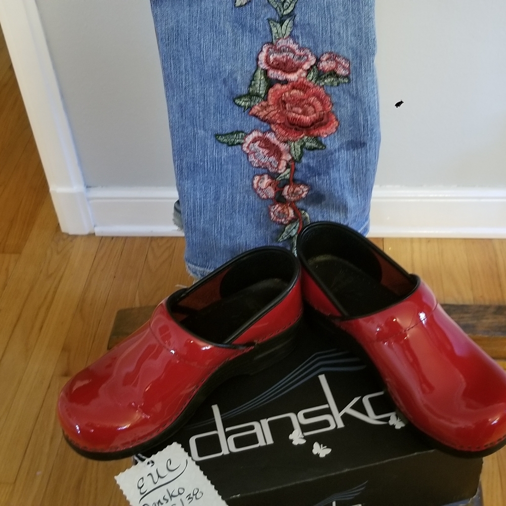 Dansko IOB and EUC size 8 /38 patent shoes